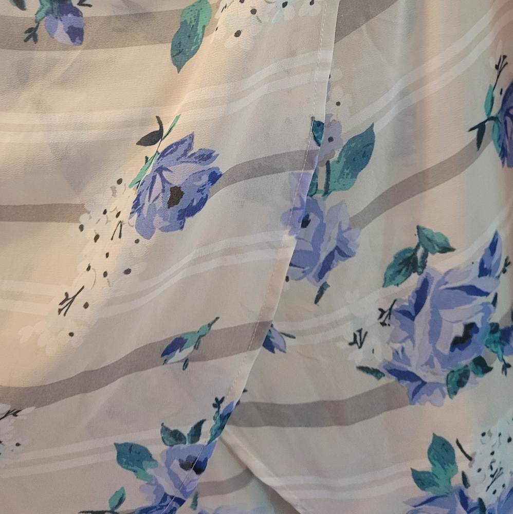 Torrid 1 Floral Print Women's Top - Blue and White - Picture 9 of 9